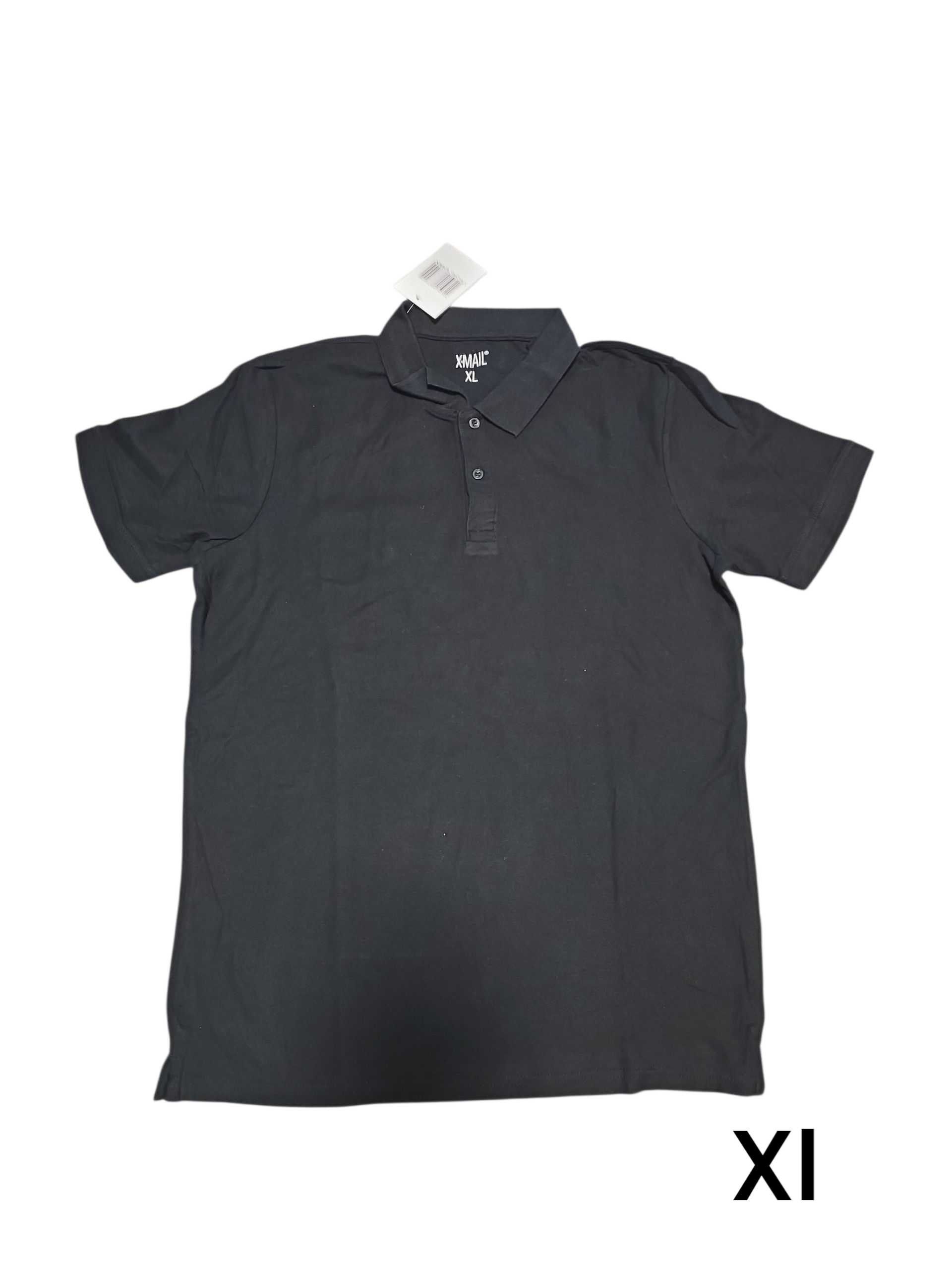 Polo nera semplice per un look casual