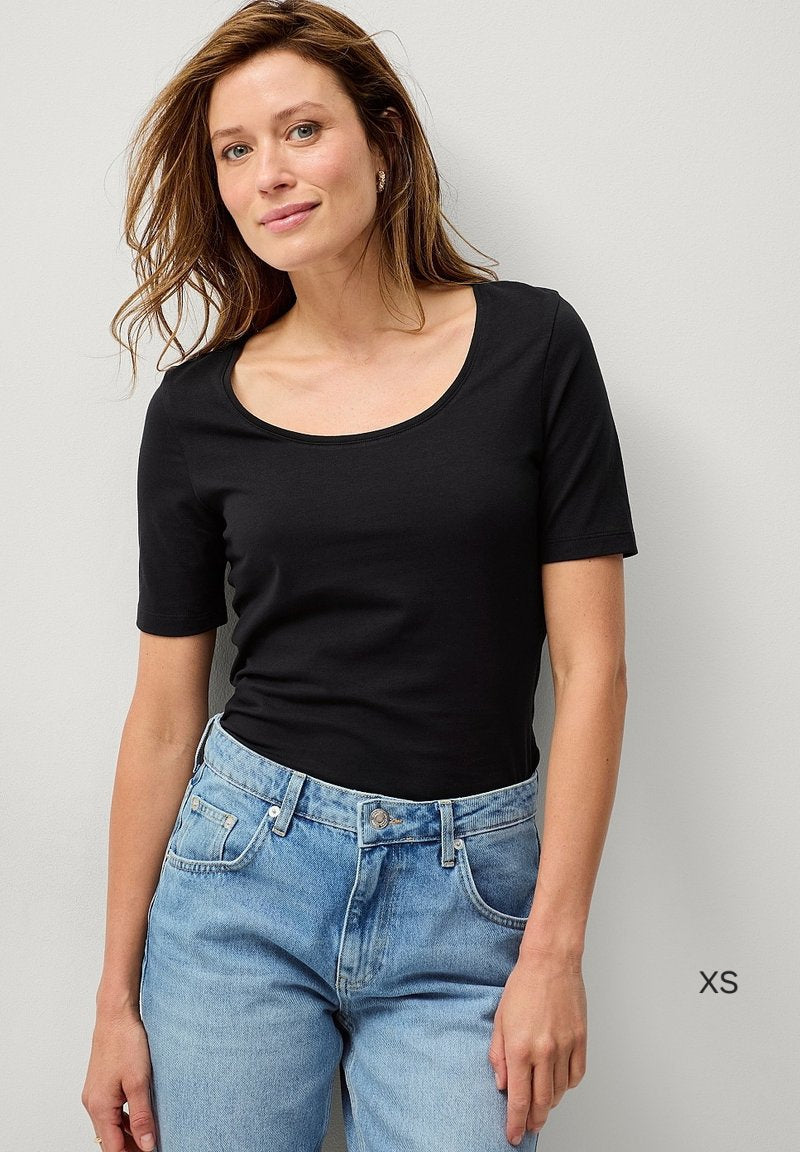 T-shirt nera casual