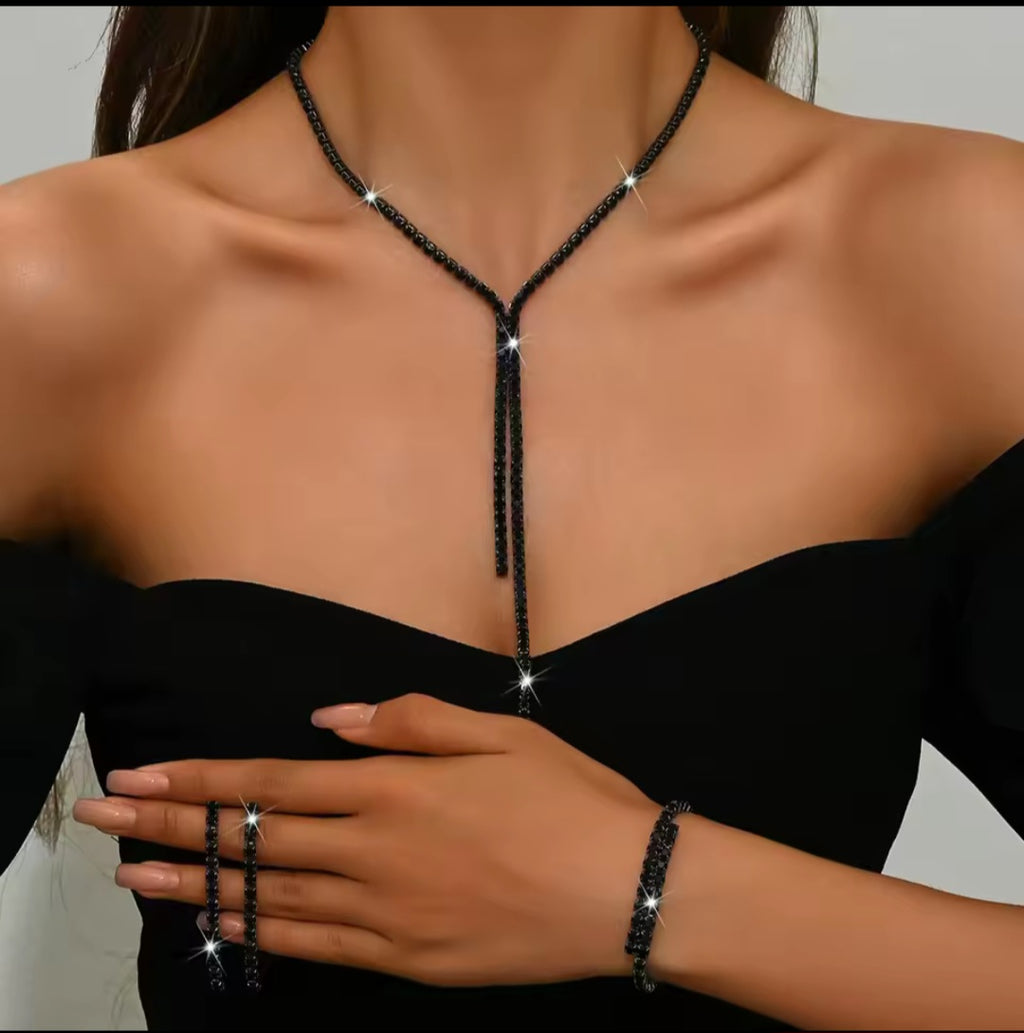 Set con orecchini,bracciale e collana geometrica
