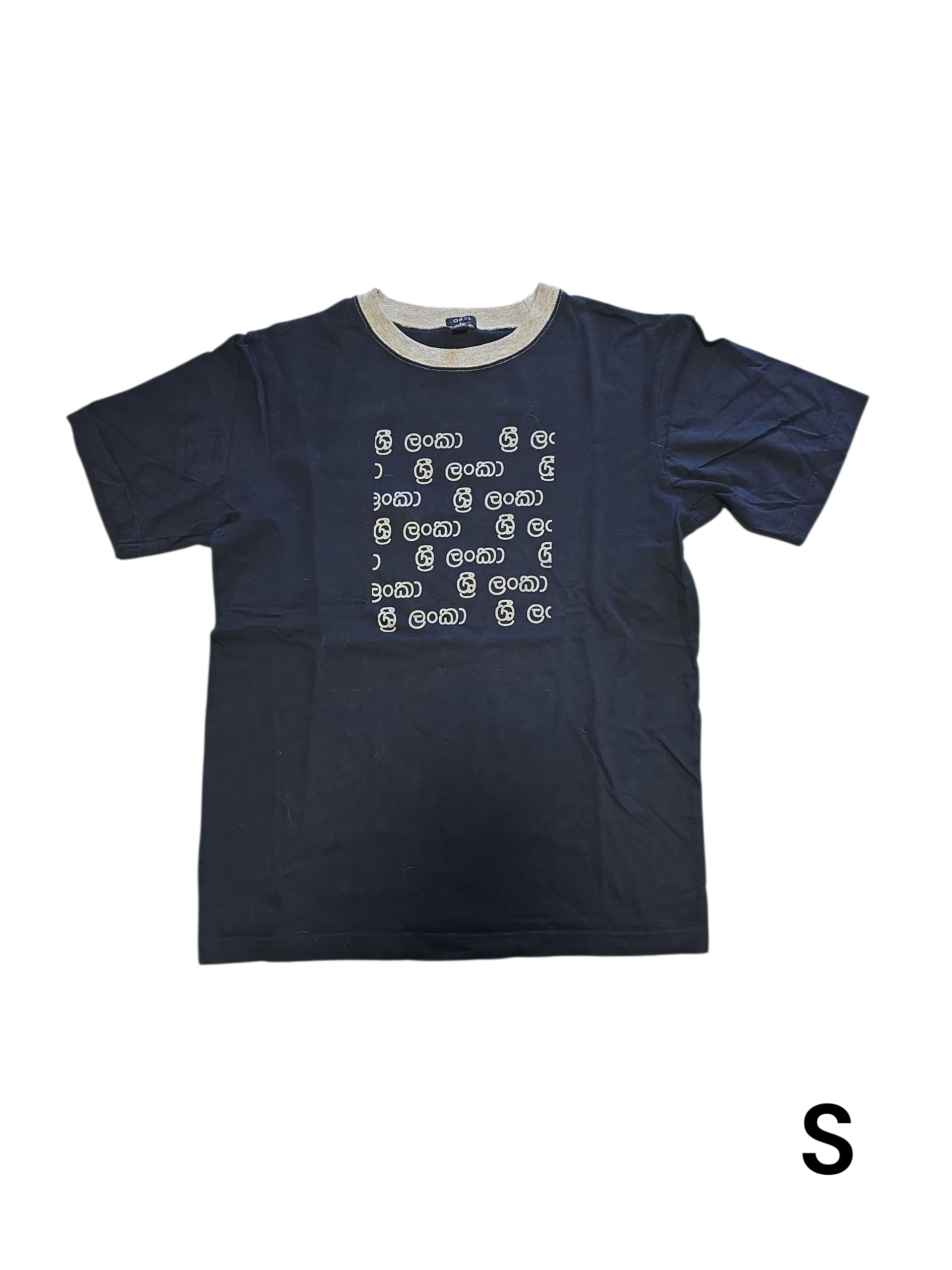 T-shirt con fantasia semplice