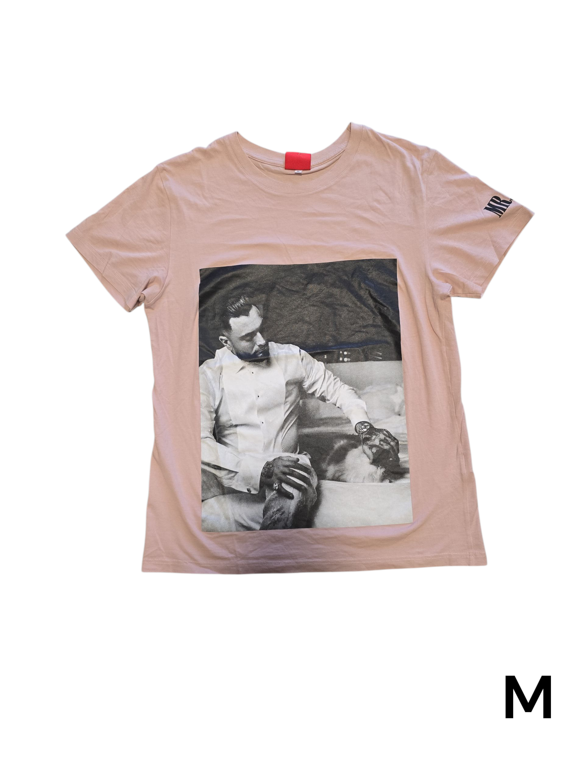 T-shirt rosa con stampa in bianco e nero